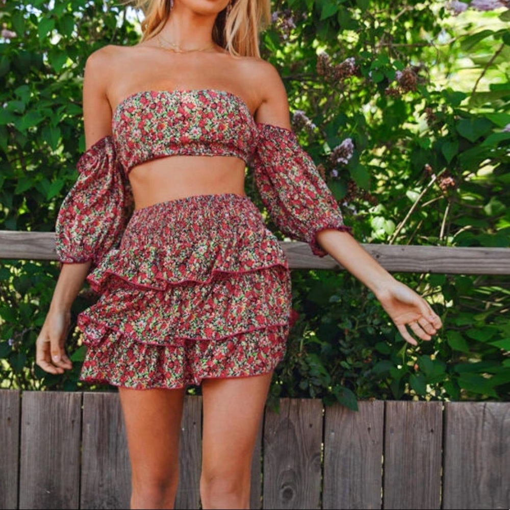 Floral crop top and ruffled mini skirt size: XS
